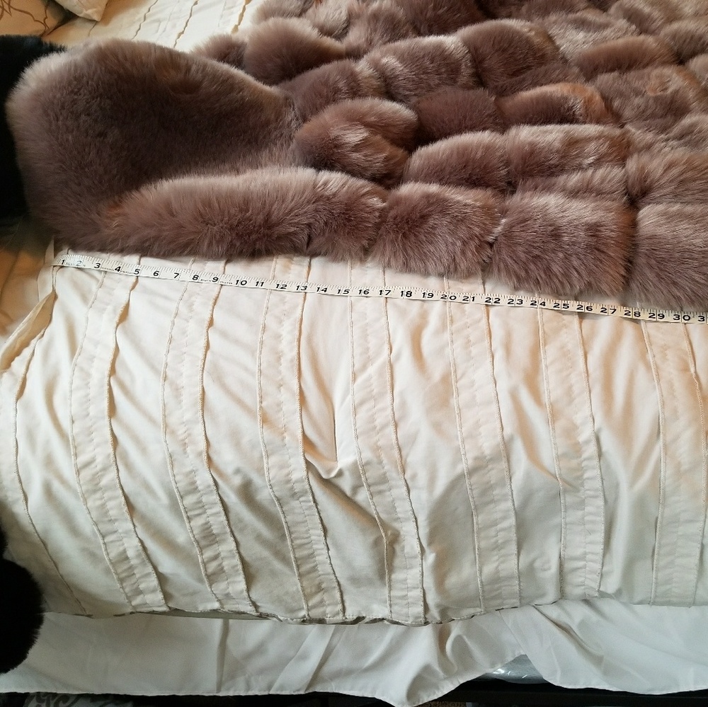 SOLD OUT: Hooded Fur vest - Picture 6 of 6